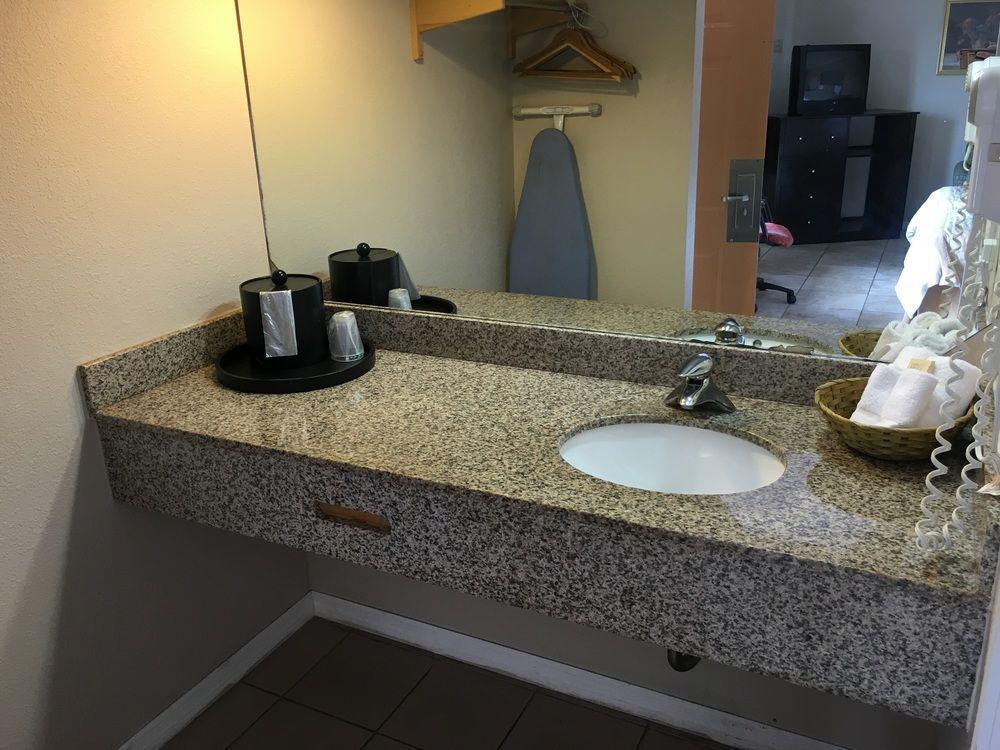 Americas Best Value Inn Норт Порт Екстериор снимка